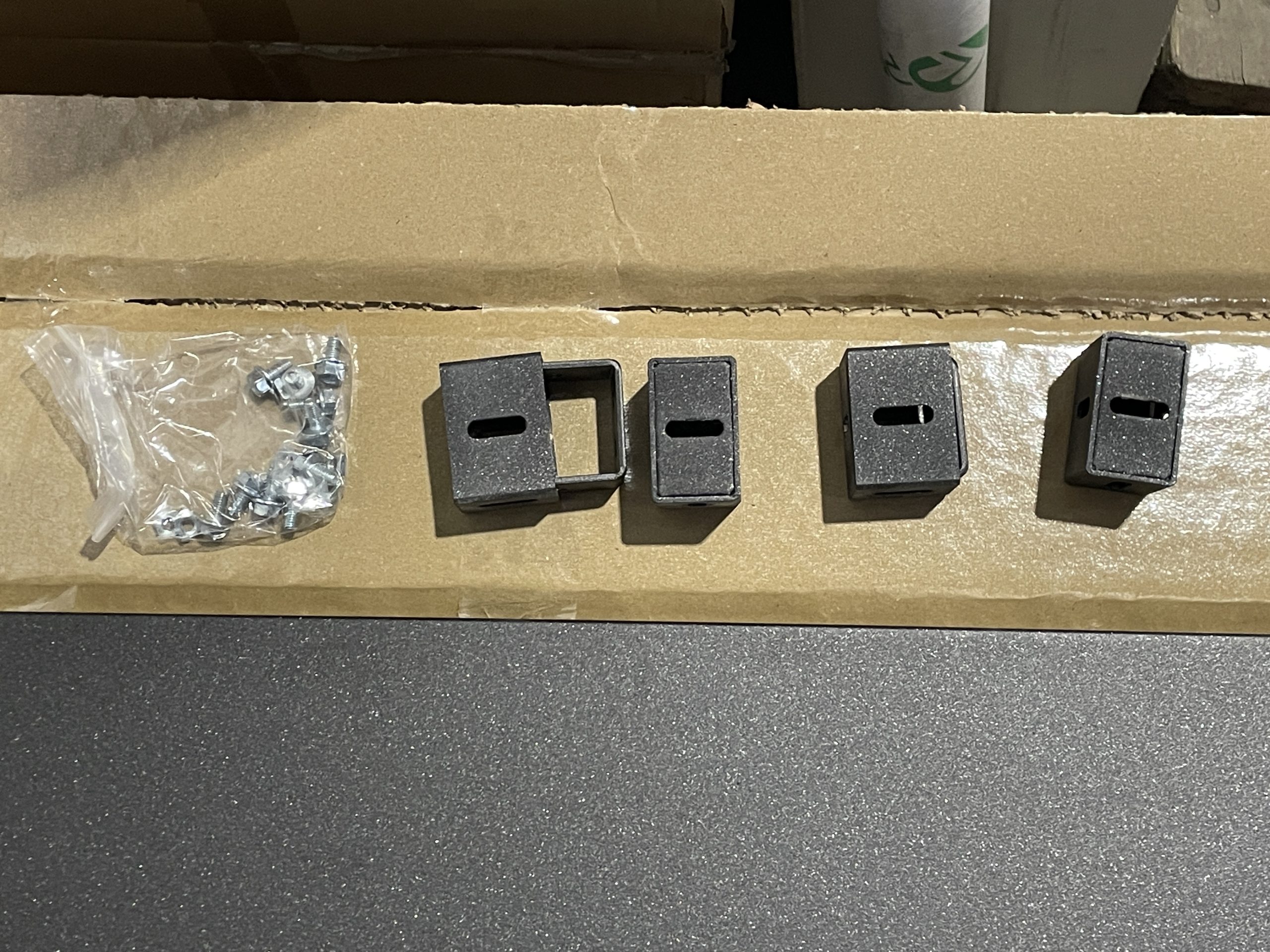 OUTLET: VASCO BEAMS GRZEJNIK 3-ELEMENTOWY PIONOWY 49X200 CM, MOC 1983, KOLOR BLACK JANUARY + ZAWÓR CHROM