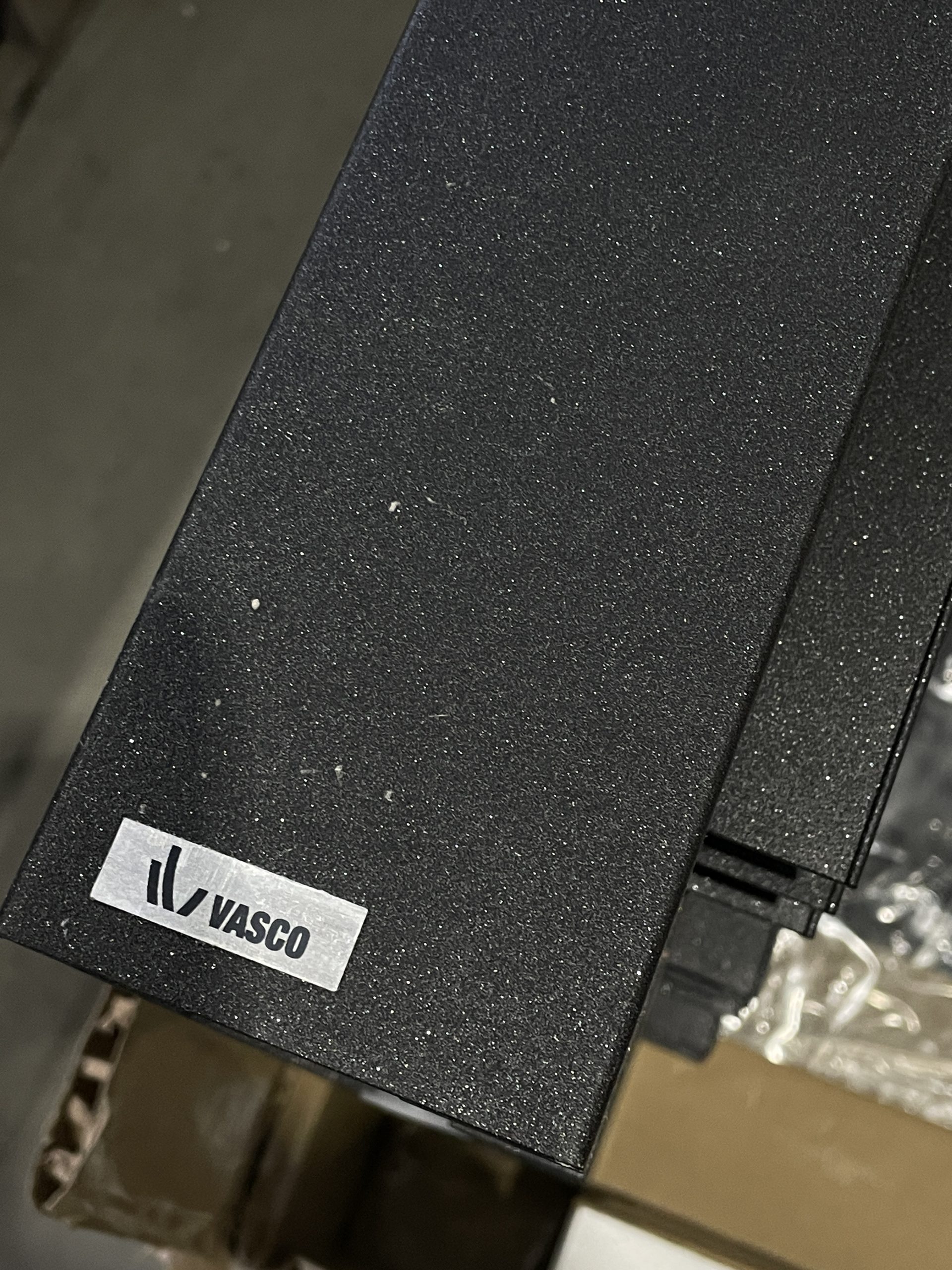 OUTLET: VASCO BEAMS GRZEJNIK 3-ELEMENTOWY PIONOWY 49X200 CM, MOC 1983, KOLOR BLACK JANUARY + ZAWÓR CHROM